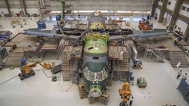 Em cinco anos, Embraer fez US$ 4,9 bilhões de empréstimos com BNDES | Foto: Johnson Barros