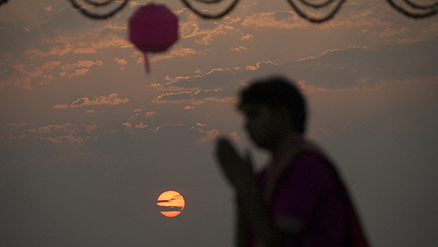 Celebração do Aarti, às margens do Rio Ganges, em Varanasi