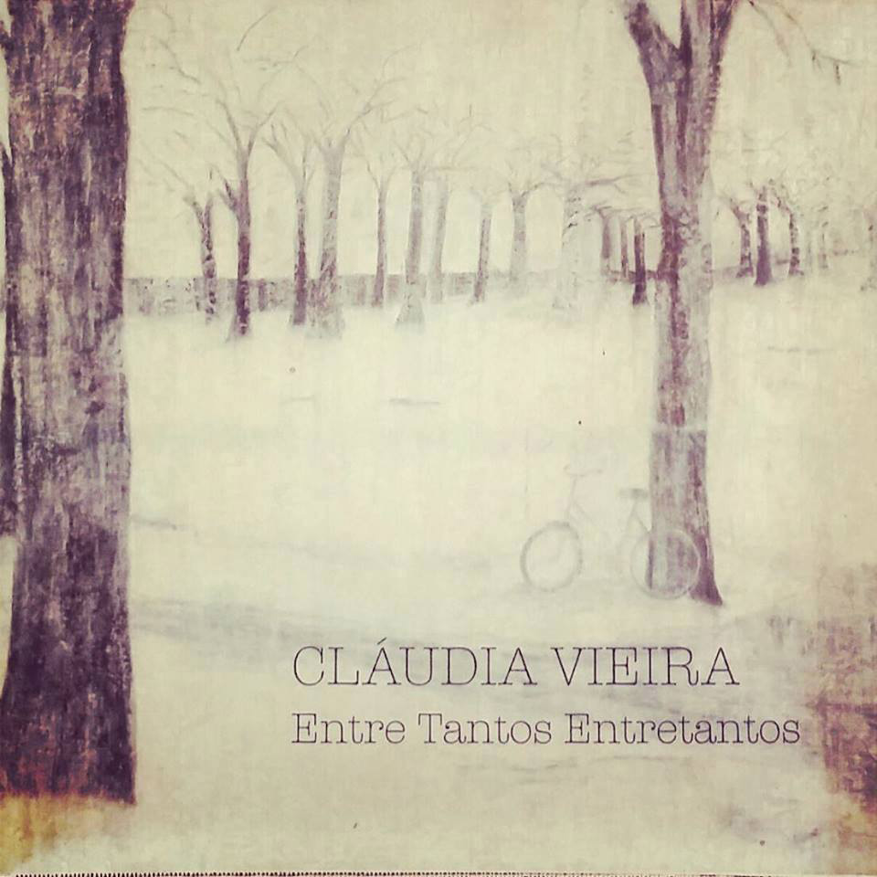 O disco de Cláudia Vieira mostra uma cantora afinada, com uma voz camaleônica, que enriquece e fortalece as composições, reinventando-as