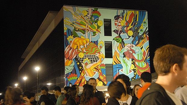 Quem foi, viu painel do Bicicleta Sem Freio (e parceiros) finalizado, no prédio da biblioteca do CCON