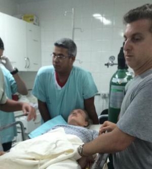 Foto que vazou na internet mostra Angélica sendo atendida, ao lado de Luciano Huck | Foto: Reprodução/Instagram