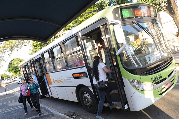 O transporte público entrou no radar das discussões dos últimos anos por uma razão: a cidade não sobrevive sem ele | Foto: Renan Accioly