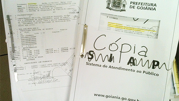 Cópias de duas juntadas de documentos da Europark na Semdus | Fotos: Marcello Dantas/Jornal Opção Online