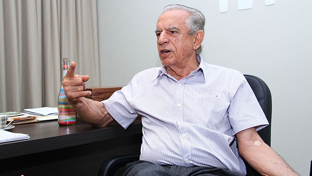 Iris Rezende acompanha de perto eleição de diretório | Fotos: Fernando Leite/Jornal Opção