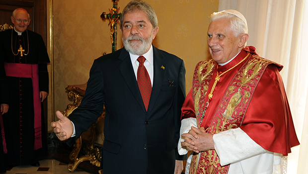 Presidente Lula e Papa Bento XVI assinaram acordo religioso em 2008 | Foto: Christophe Simon/AFP