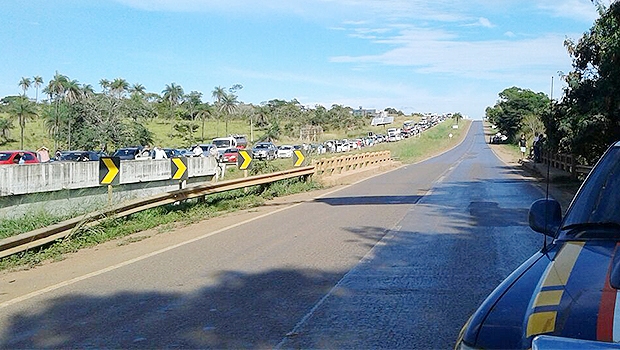 BR-020 está bloqueada nos dois sentidos desde o início da manhã | Foto: PRF