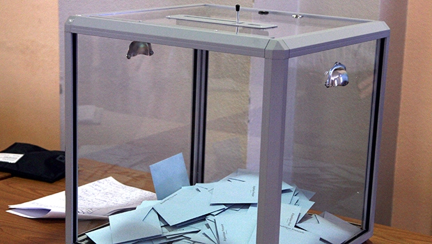 Voto impresso, já adotado em diversos países, daria mais transparência ao obscuro processo eleitoral brasileiro