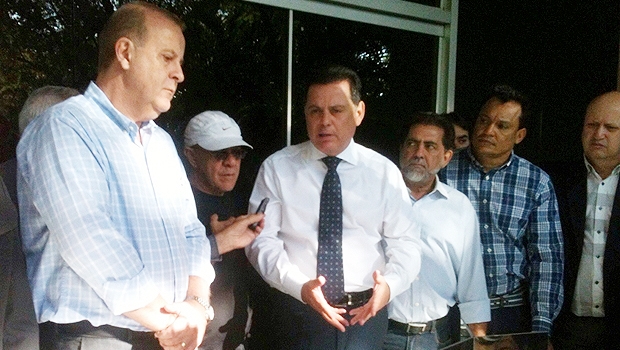 Prefeito Paulo Garcia (PT), artista plástico Siron Franco e o governador Marconi Perillo (PSDB): requalificação da Praça Cívica | Foto: Marcello Dantas / Jornal Opção