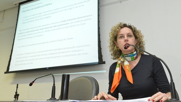Secretária Ana Carla Abrão apresenta relatório fiscal | Foto: Marcos Kennedy