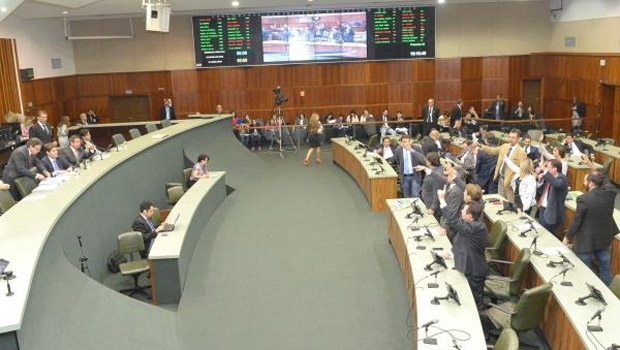 Com base preenchendo massacrante maioria das cadeiras na Casa, oposição questiona projetos mas é facilmente vencida | Foto: Marcos Kennedy