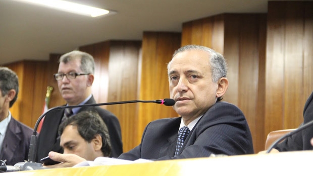Presidente Anselmo Pereira (PSDB), na mesa diretora da Câmara Municipal. "Duodécimo é sagrado na Câmara!" | Foto: Câmara Municipal de Goiânia