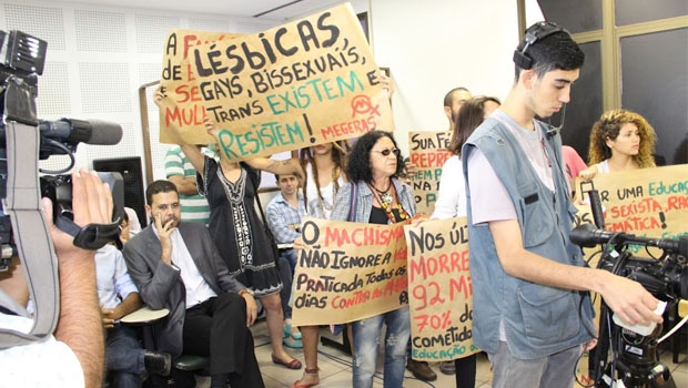 Militantes LGBT protestaram durante audiência | Foto: Francisco Carvalho