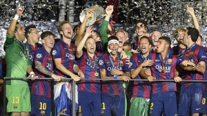 Neymar, ao centro, comemora título com companheiros do Barcelona | Foto: Reprodução/UEFA