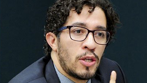 Jean Wyllys, deputado do Psol-RJ e militante da causa LGBT: “Crucificação de trans foi falsa intolerância religiosa”