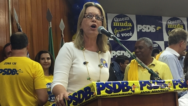Secretária Lêda Borges discursa durante evento do PSDB em Goiânia: só volta para Valparaíso se for clamor do povo e decisão do governador | Foto: Alexandre Parrode