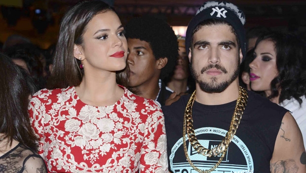 Bruna Marquezine e Caio Castro ficaram grudadinhos durante festa | Foto: Reprodução/TV Globo