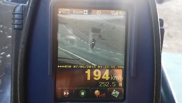 Motociclista flagrado a 194 km/h, entre Anápolis e Abadiânia | Foto:PRF/Divulgação