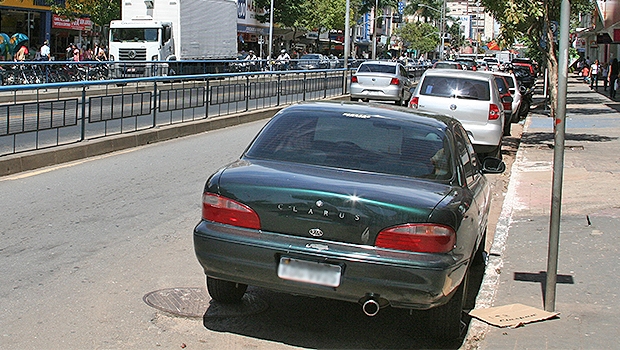Estacionamento na Avenida Anhanguera, no Centro. Adesivo ainda não foi confeccionado | Foto: Edilson Pelikano