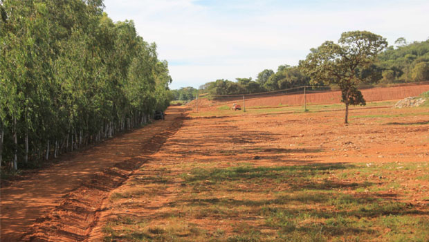 ... hoje, após trabalho da Prefeitura, abriga um moderno aterro sanitário