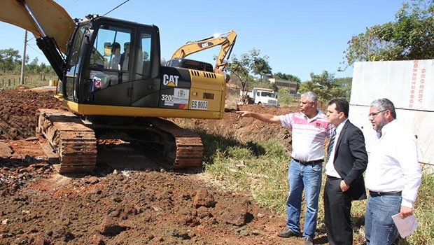 Agenor Mariano (centro), na interinidade como prefeito de Goiânia: vistoriando frente de serviços | Prefeitura/divulgação