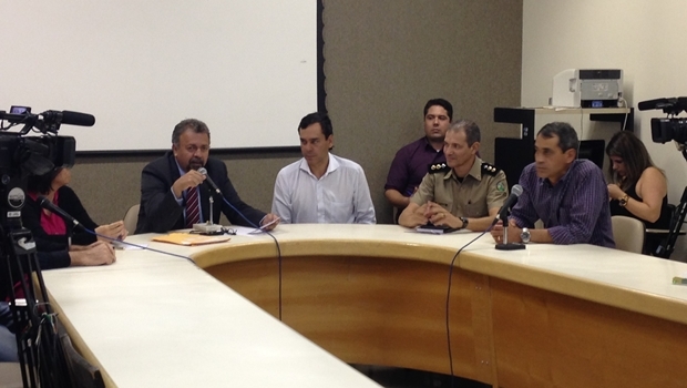 Audiência reuniu representantes de vários setores para discutir destino de terreno da Polícia Militar e de área do setor Jaó | Foto: Bruna Aidar