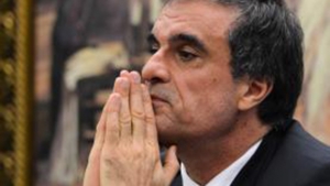 O ministro da Justiça, José Eduardo Cardozo, depõe na reunião da Comissão Parlamentar de Inquérito (CPI) da Petrobras | Foto: Valter Campanato/Agência Brasil