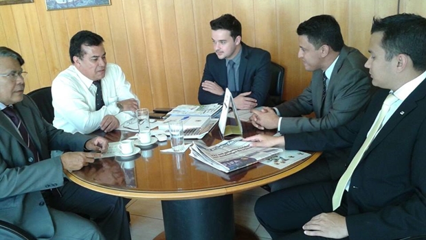 Presidente Enil reunido com conselheiros de  Senador Canedo 
