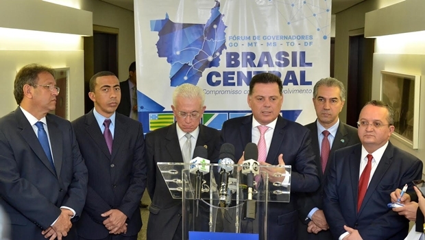 Governadores e ministro Mangabeira Unger: convergência de forças | Foto:  Eduardo Ferreira