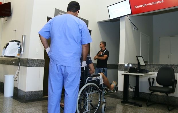 Paciente é recebido no Hugol | Foto: Fernando Leite / Jornal Opção 