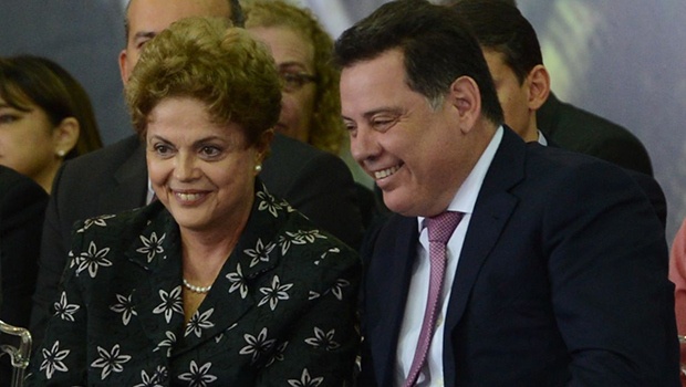 Dilma Rousseff e Marconi Perillo durante cerimônia de assinatura da ordem de serviço de implantação do BRT Norte-Sul em Goiâni | Foto: Antonio Cruz/Agência Brasil (03/2015)