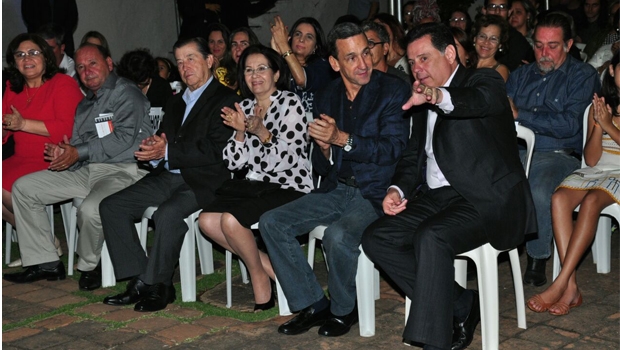 Acompanhado do presidente do STJ e da vice-presidente do Supremo Tribunal Federal (STF), governador assistiu ao curta-metragem goiano Cabocla