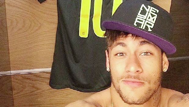 Escritor critica individualismo do craque Neymar | Divulgação