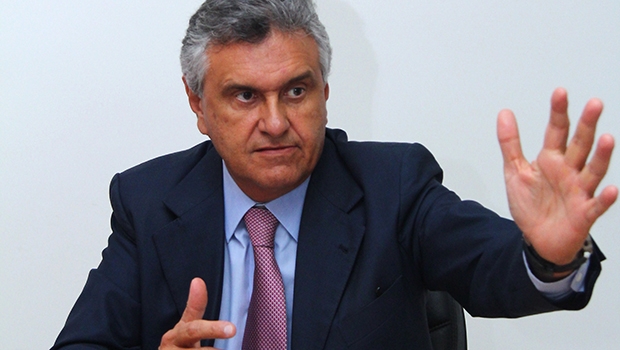 Senador Ronaldo Caiado: mania de destruir pontes e demais benfeitorias por onde passa