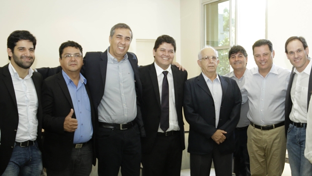 Wagner Guimarães se reúne com o governador Marconi Perillo e o vice, José Eliton. Além deles, participaram os deputados Heuler Cruvinel e Lissauer Vieira (ambos do PSD) | Foto: Jota Eurípedes