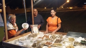 Dona Cecília, Dulce e Lourdes na barraca de doces | Foto: Sarah Teófilo