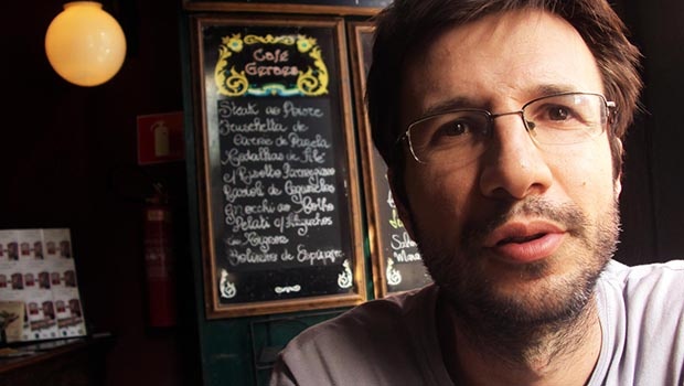 Em seu segundo livro, o ex-repórter da Folha de S. Paulo e Editora Abril, Luís Roberto Amabile, propõe experimentações com diferentes narradores e temáticas | Foto: Arquivo Pessoal 