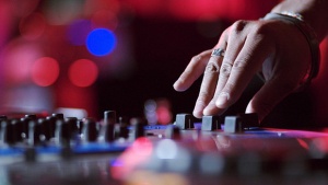 DJ