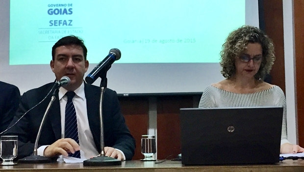 Deputado José Vitti (esquerda) e a secretária Ana Carla Abrão | Foto: Alexandre Parrode/Jornal Opção