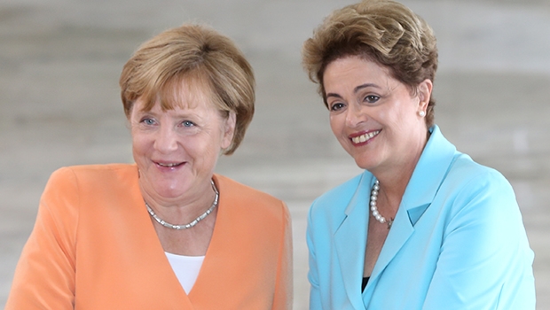 Angela Merkel e Dilma Rousseff: a primeira dirige uma economia estável e a segunda, uma economia em frangalhos, devido a erros de seu primeiro governo