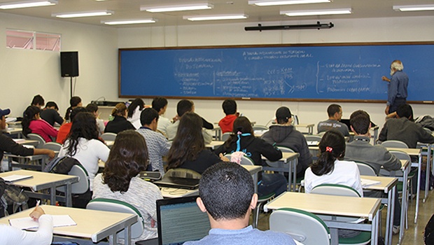 Várias são as pesquisas que tentam descobrir o que é ideal para ser ensinado em sala de aula, mas nem sempre os gestores estão atentos a isso. Acadêmicos apontam: é preciso mudar essa cultura| Divulgação