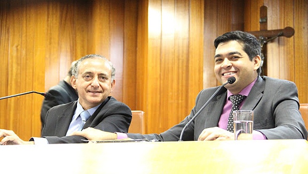 Anselmo e Tayrone durante sessão na última quarta-feira (5) | Foto: Alberto Maia/Câmara de Goiânia