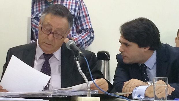 Walmir Cunha (dir.) e seu cliente, que depôs à CEI das Pastinhas | Foto: Rubens Salomão