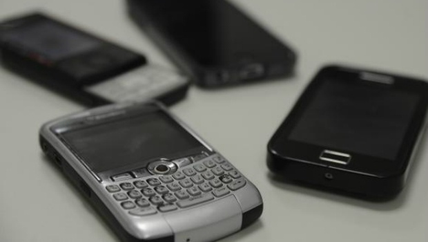 Levantamento da Proteste mostra que escolher o plano de telefonia celular adequado ao perfil de uso pode levar a economia na conta | Foto: Valter Campanato/ABr