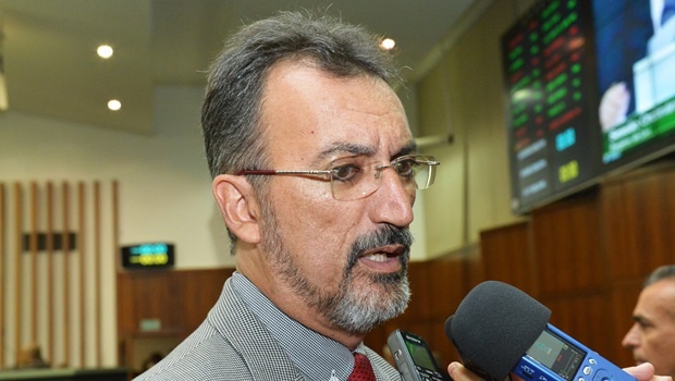 Humberto acredita que a opinião de Paulo Garcia vai ser fundamental para a decisão do PT de lançar ou não candidatura própria | Foto: Marcos Kennedy