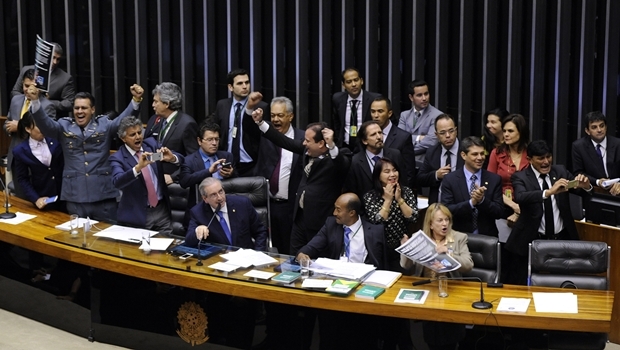 Deputados comemoram aprovação da PEC | Foto: Luis Macedo/Câmara dos Deputados
