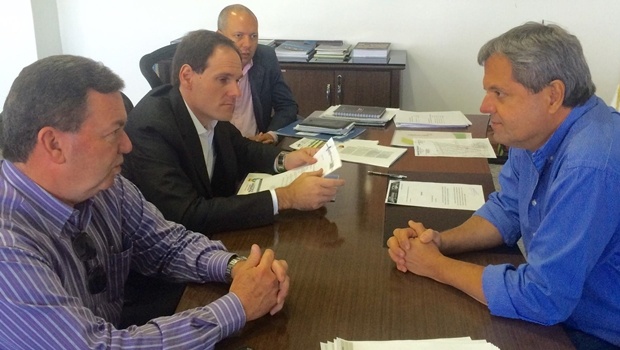 Deputado Lissauer Vieire em reunião com o presidente da Agetop, Jayme Rincón | Foto: reprodução / Facebook