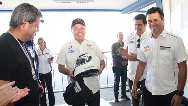 Jayme Rincón, pré-candidato ao Paço Municipal e Marconi Perillo (centro), durante visita ao Autódromo | Foto: Divulgação