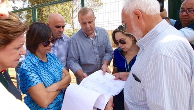 Isaura Lemos (PC do B) participa de visita com deputados e prefeito Paulo Garcia | Foto: reprodução / Twitter 