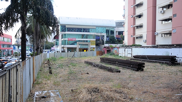 Terreno localizado em frente ao Buena Vista Shopping é alvo de briga judicial entre construtoras e moradores há anos | Foto: Renan Accioly/Jornal Opção