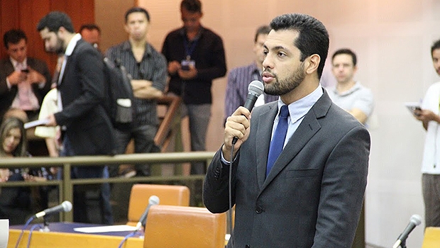 Thiago Albernaz avalia aproximação entre presidente tucano e prefeito petista | Foto: Alberto Maia/Câmara de Vereadores